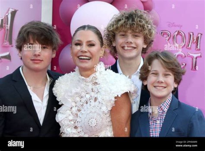 Actress: Who Are Julie Bowen Kinder? Names Husband Instagram Explored