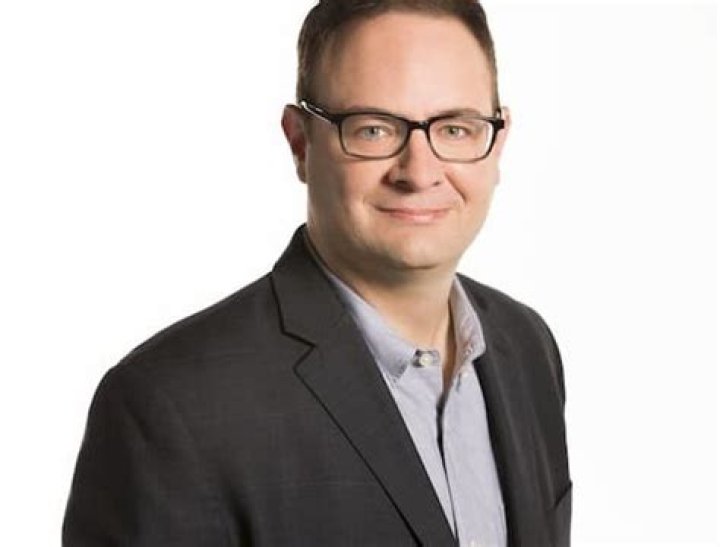 Adrian Wojnarowski Bio, Age, Family, Wife, Kids, ESPN, Podcast, Salary, Net worth