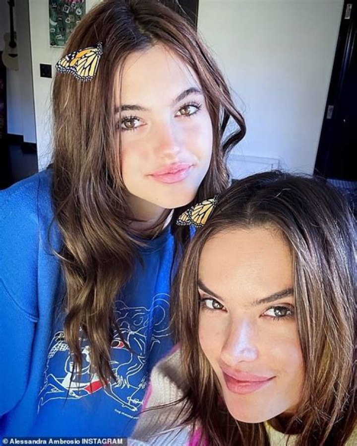 Alessandra Ambrosio Siblings: Who is Aline Ambrosio?