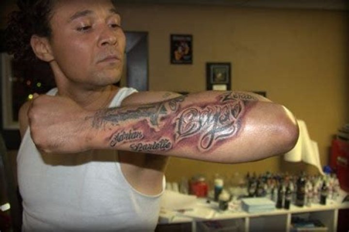 Bizzy Bone: Wife, net worth, tattoos, smoking & body facts