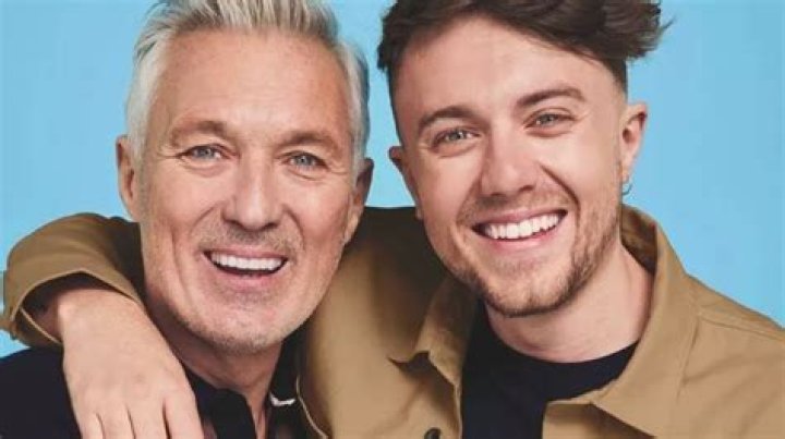 Does Martin Kemp have a brother?