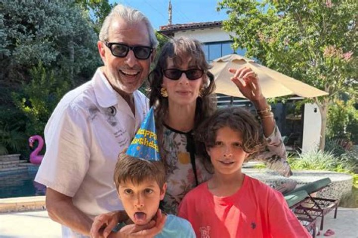 Emilie Livingston (Jeff Goldblum’s Wife) Bio, Wiki, Age, Height, Family, Wedding, Olympics, Salary, and Net Worth