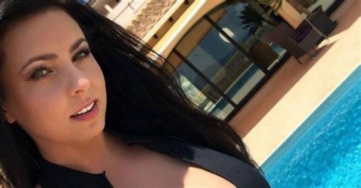 Ewa Sonnet (Model) Wiki, Biography, Age, Height, Weight, Measurements, Boyfriend, Net Worth, Career, Facts