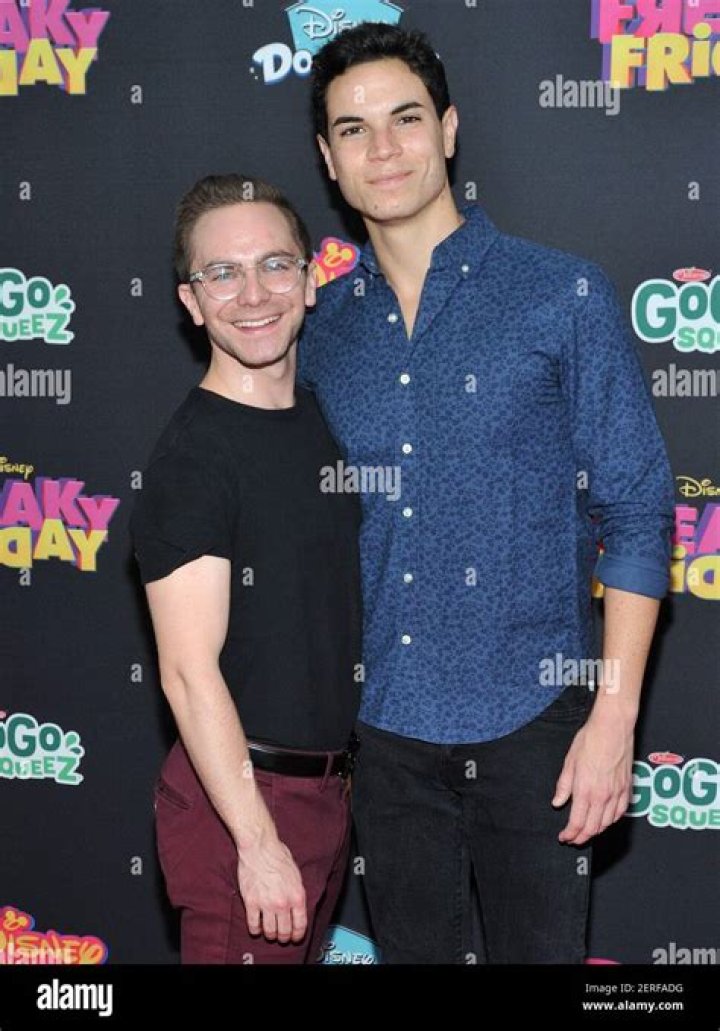 Is Jason Gotay Gay? Sexuality Explored – Gossip Girl Reboot Character