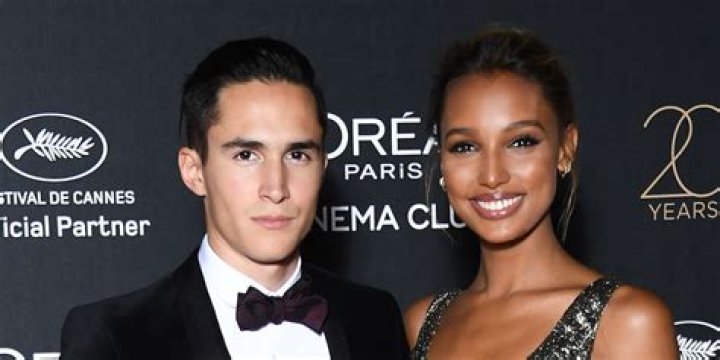 Jasmine Tookes Bio, Age, Height, Hair, Ethnicity, Parents, Husband, Boyfriend, Daughter & Net Worth