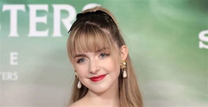 
Lauren Grace Height, Weight, Net Worth, Age, Birthday, Wikipedia, Who, Nationality, Biography 