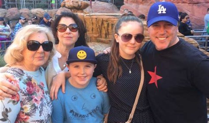 Lochlyn Munro Wife: Sharon Munro Age, Birthday, Family, Instagram,Facebook