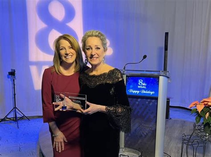 Lori Burkholder Bio, Wiki, Age, Husband, Broken Arm, WGAL and Net Worth.