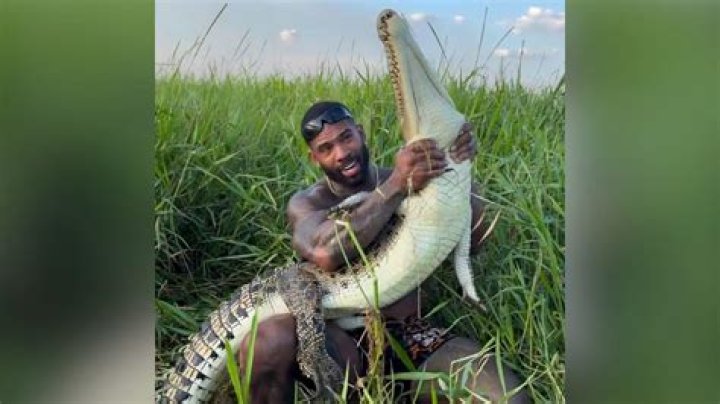 Mike Holston Biography, , Age, Wiki, Net worth, Height, Ethnicity, Girlfriend