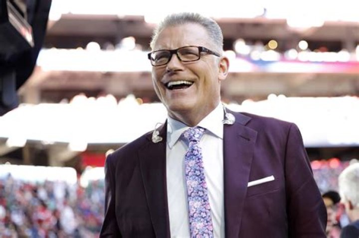 NFL: Where Is Howie Long Today? Is He At Home In Arizona With Covid?