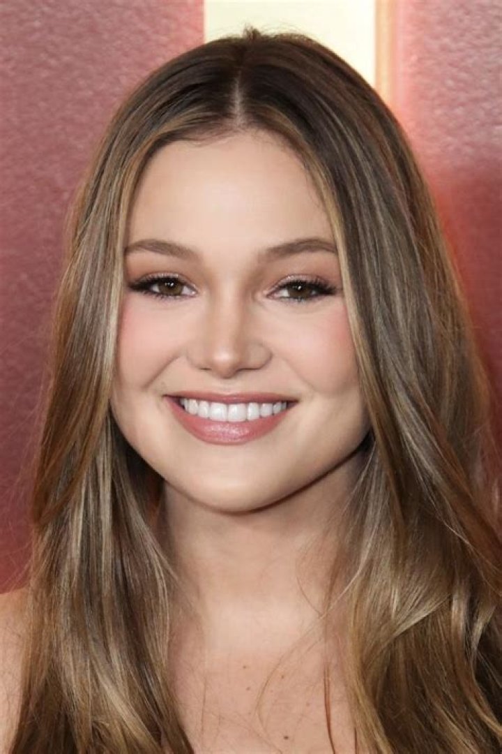 Olivia Holt Biography, Age, Family, Movies, Songs, Marvel, Disney, History, Carry On And Phoenix