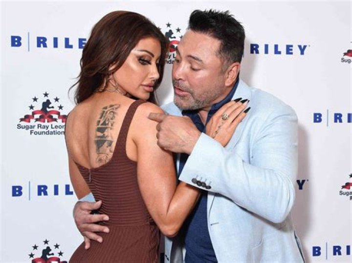 Oscar de la Hoya: Wife, net worth, tattoos, smoking & body facts