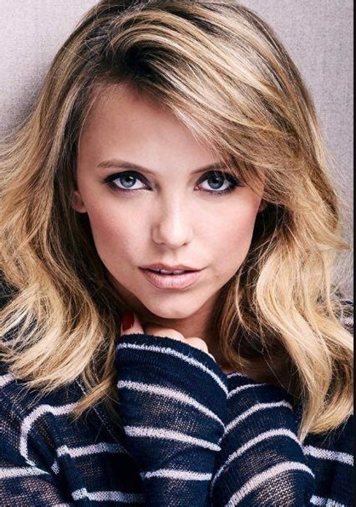 Riley Voelkel Bio, Age, Husband, Kids, Net worth, Salary, Movies, And Tv shows