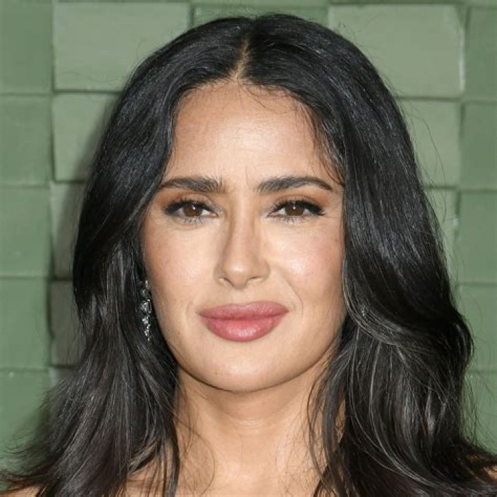 Salma Hayek (Actress) Wiki, Bio, Age, Height, Weight, Body Measurements, Net Worth, Husband, Facts