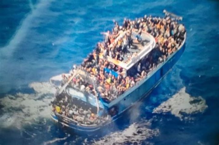 
Searching underway for 23 migrants after vessel sinks off Florida amid hurricane Ian 