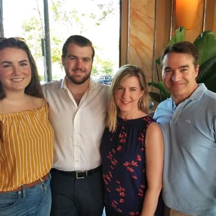 What Happened To Melissa Joan Hart Eye? Everything On Her Age And Net Worth