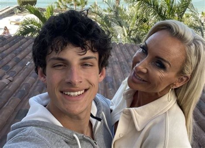 Who Is Kelle Mortensen From Milf Manor? Age Husband Kids And Net Worth